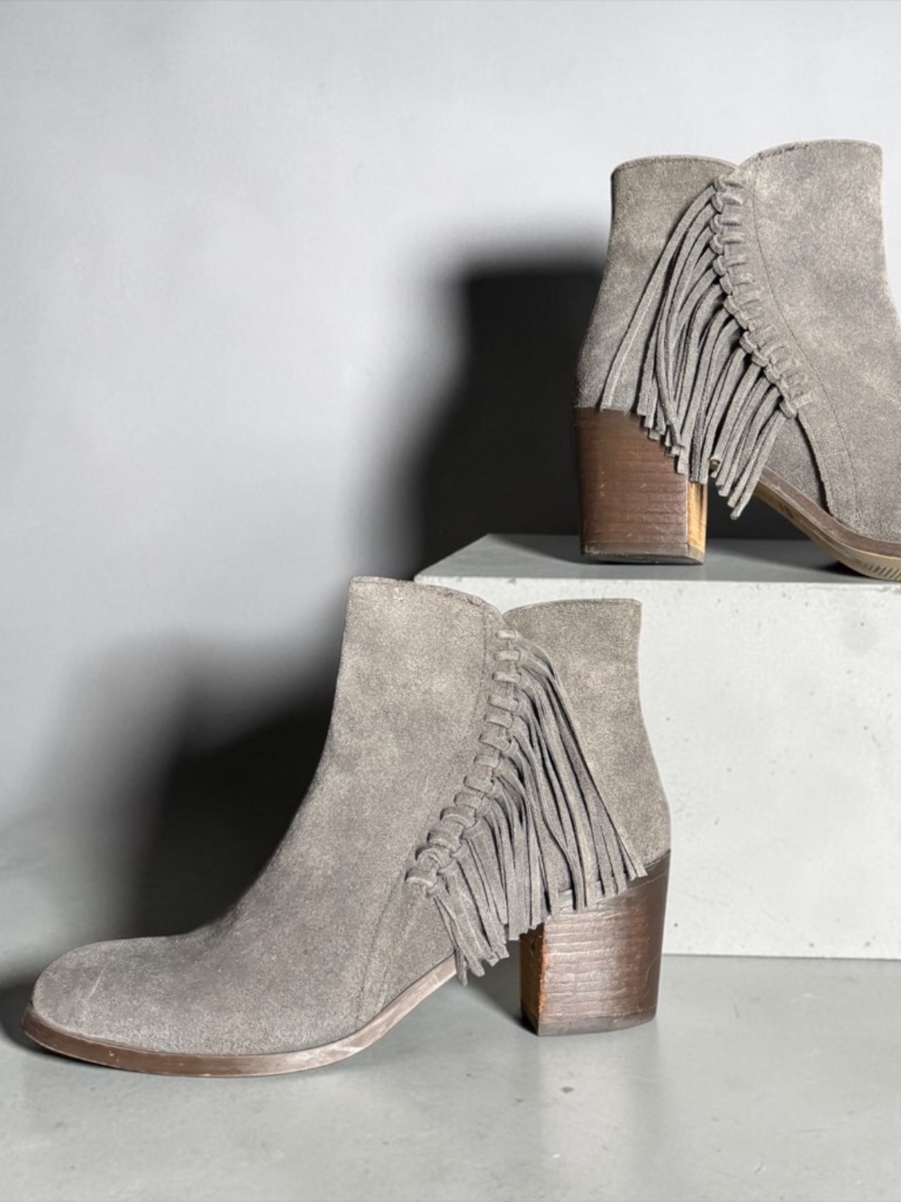 Kenneth Cole Reaction Taupe Fringe Suede Ankle Boots Size 9